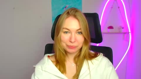 Emilia online show from March 21, 2026, 8:19 am