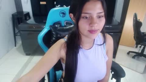 Snapshot of emilia_love_a chatting on October 15, 2025, 3:39 am Emilia online show from October 15, 2025, 3:39 am