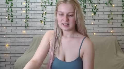 Snapshot of emiliaduchess chatting on December 14, 2024, 6:09 pm Amili online show from December 14, 2024, 6:09 pm