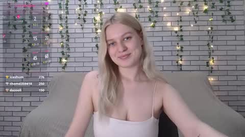 Snapshot of emiliaduchess chatting on February 20, 2025, 4:25 pm Amili online show from February 20, 2025, 4:25 pm