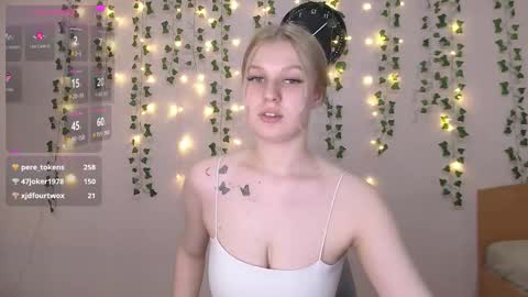 Snapshot of emiliaduchess chatting on March 7, 2025, 6:11 pm Amili online show from March 7, 2025, 6:11 pm