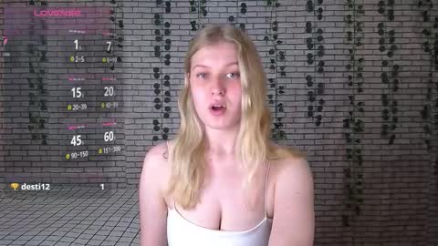 Snapshot of emiliaduchess chatting on September 9, 2025, 11:21 am Amili online show from September 9, 2025, 11:21 am