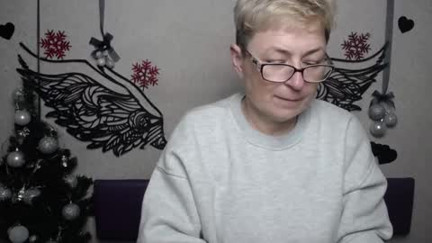 EmiliaGree online show from December 21, 2025, 6:04 pm