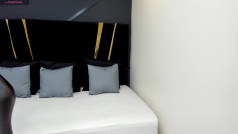 Emillie online show from December 9, 2024, 4:58 pm