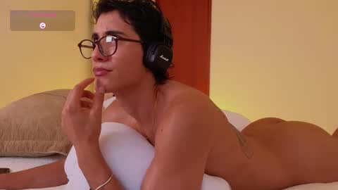 emilio_rivs online show from February 25, 2026, 10:30 pm