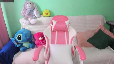 Emiliya online show from April 15, 2026, 8:43 am