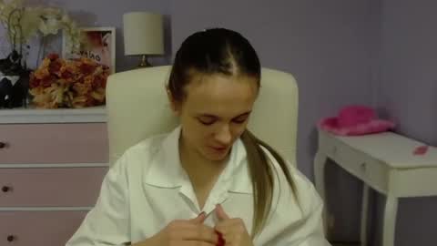 Snapshot of emilly_lust99 chatting on January 20, 2025, 11:02 am Emilly online show from January 20, 2025, 11:02 am