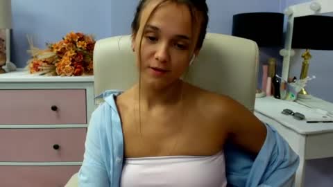 Snapshot of emilly_lust99 chatting on June 23, 2026, 6:33 am Emilly online show from June 23, 2026, 6:33 am