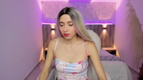 Snapshot of emilly_smith_1 chatting on January 7, 2025, 3:24 am Emily online show from January 7, 2025, 3:24 am