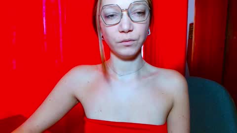 Snapshot of emilly_xkiss chatting on February 4, 2026, 6:41 am Emilly online show from February 4, 2026, 6:41 am