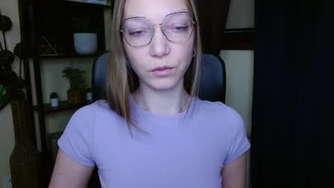 Snapshot of emilly_xkiss chatting on February 16, 2026, 6:20 am Emilly online show from February 16, 2026, 6:20 am