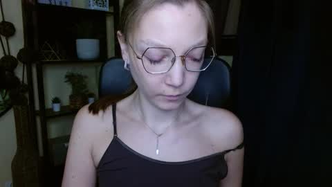 Snapshot of emilly_xkiss chatting on February 18, 2026, 6:09 am Emilly online show from February 18, 2026, 6:09 am