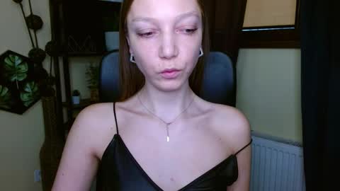 Snapshot of emilly_xkiss chatting on February 27, 2026, 6:57 am Emilly online show from February 27, 2026, 6:57 am