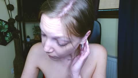 Snapshot of emilly_xkiss chatting on March 4, 2026, 10:32 am Emilly online show from March 4, 2026, 10:32 am