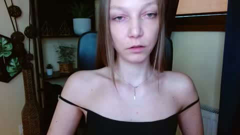 Snapshot of emilly_xkiss chatting on March 28, 2026, 10:15 am Emilly online show from March 28, 2026, 10:15 am