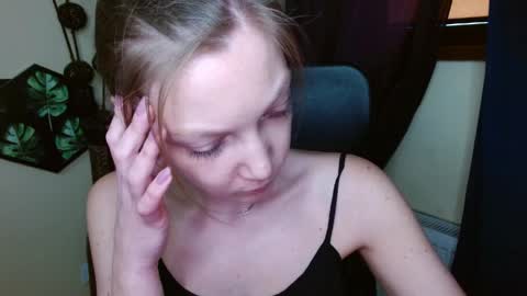 Snapshot of emilly_xkiss chatting on March 31, 2026, 9:10 am Emilly online show from March 31, 2026, 9:10 am