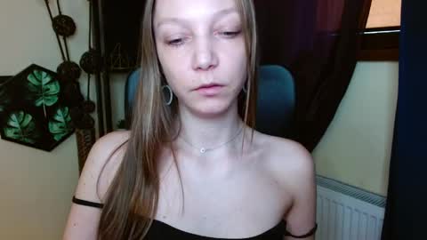 Snapshot of emilly_xkiss chatting on April 1, 2026, 10:16 am Emilly online show from April 1, 2026, 10:16 am