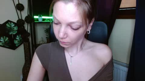 Snapshot of emilly_xkiss chatting on April 7, 2026, 6:03 am Emilly online show from April 7, 2026, 6:03 am