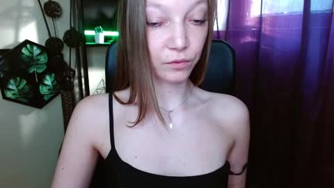 Snapshot of emilly_xkiss chatting on April 9, 2026, 6:19 am Emilly online show from April 9, 2026, 6:19 am