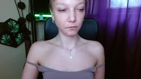 Snapshot of emilly_xkiss chatting on April 11, 2026, 7:56 am Emilly online show from April 11, 2026, 7:56 am