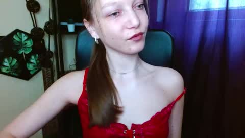 Snapshot of emilly_xkiss chatting on April 13, 2026, 8:42 am Emilly online show from April 13, 2026, 8:42 am