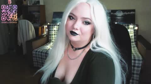 Snapshot of emillybones chatting on September 8, 2025, 6:18 pm Emily online show from September 8, 2025, 6:18 pm