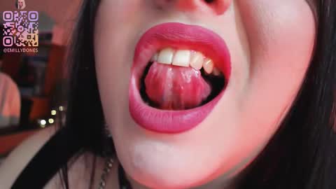 Snapshot of emillybones chatting on September 10, 2025, 7:47 pm Emily online show from September 10, 2025, 7:47 pm