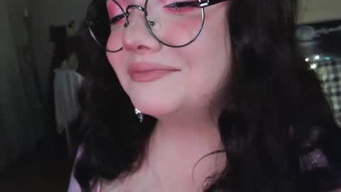 Snapshot of emillybones chatting on September 19, 2025, 7:14 pm Emily online show from September 19, 2025, 7:14 pm