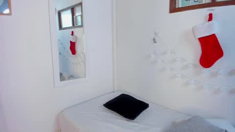 Snapshot of emillygonzalez chatting on December 6, 2024, 4:36 am .  . online show from December 6, 2024, 4:36 am