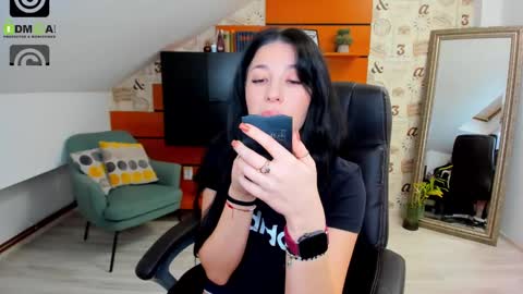 Snapshot of emillytaylor chatting on February 10, 2025, 4:41 am EmillyTaylor online show from February 10, 2025, 4:41 am