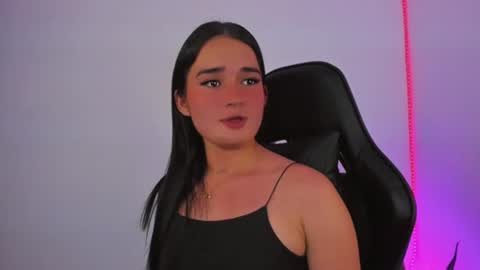 emily611258 online show from June 16, 2026, 1:41 am