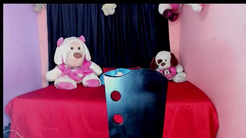 Snapshot of emily_bunny7 chatting on November 7, 2025, 7:58 pm emily_bunny7 online show from November 7, 2025, 7:58 pm