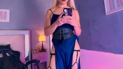 Snapshot of emily_castillo1_ chatting on July 10, 2026, 7:01 am emily_castillo1_ online show from July 10, 2026, 7:01 am