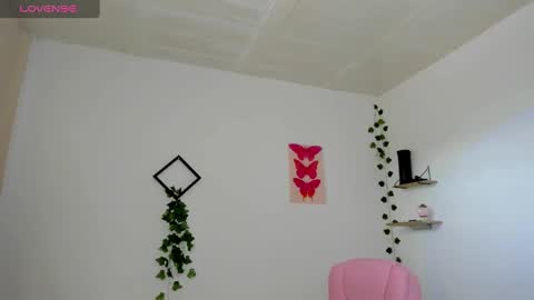 Snapshot of emily_coraline chatting on December 9, 2024, 3:54 pm Emily  online show from December 9, 2024, 3:54 pm
