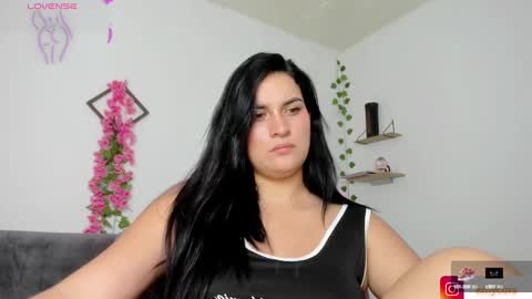 Snapshot of emily_coraline chatting on January 21, 2025, 9:25 pm Emily  online show from January 21, 2025, 9:25 pm