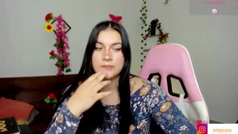 Snapshot of emily_coraline chatting on February 18, 2025, 3:43 pm Emily  online show from February 18, 2025, 3:43 pm
