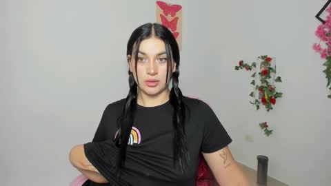 Snapshot of emily_coraline chatting on September 30, 2025, 2:33 pm Emily  online show from September 30, 2025, 2:33 pm