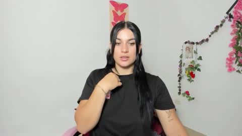 Snapshot of emily_coraline chatting on October 16, 2025, 1:17 am Emily  online show from October 16, 2025, 1:17 am
