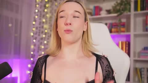 Em -  online show from February 16, 2025, 11:26 pm