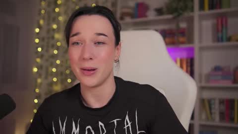 Em -  online show from February 26, 2025, 10:42 pm