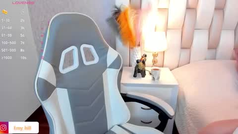 Snapshot of emily_hill___ chatting on January 26, 2025, 2:35 am EMILY Monday 5-2 am From Tuesday to Friday5-1 am Colombia time online show from January 26, 2025, 2:35 am