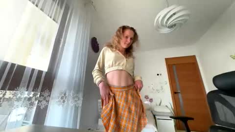 Snapshot of emily_in_parisss chatting on October 14, 2025, 10:38 am Emily online show from October 14, 2025, 10:38 am