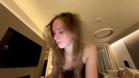 Snapshot of emily_in_parisss chatting on October 21, 2025, 7:47 pm Emily online show from October 21, 2025, 7:47 pm