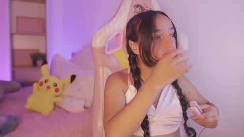 Snapshot of emily_jonexs_ chatting on June 6, 2026, 3:06 pm mily online show from June 6, 2026, 3:06 pm