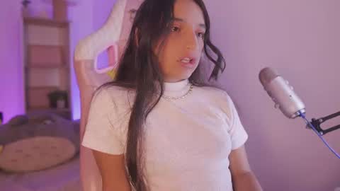 Snapshot of emily_jonexs_ chatting on June 10, 2026, 8:30 pm mily online show from June 10, 2026, 8:30 pm