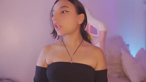 Snapshot of emily_jonexs_ chatting on June 13, 2026, 9:35 pm mily online show from June 13, 2026, 9:35 pm