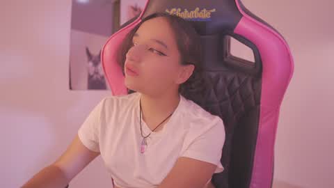 Snapshot of emily_jonexs_ chatting on June 18, 2026, 8:46 pm mily online show from June 18, 2026, 8:46 pm