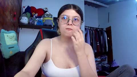 Julieta online show from March 8, 2025, 9:29 pm