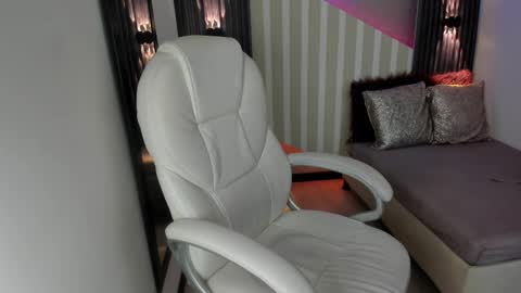 Snapshot of emily_layton chatting on September 20, 2025, 3:35 pm Emily online show from September 20, 2025, 3:35 pm