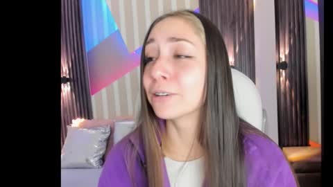 Snapshot of emily_layton chatting on October 14, 2025, 2:51 pm Emily online show from October 14, 2025, 2:51 pm
